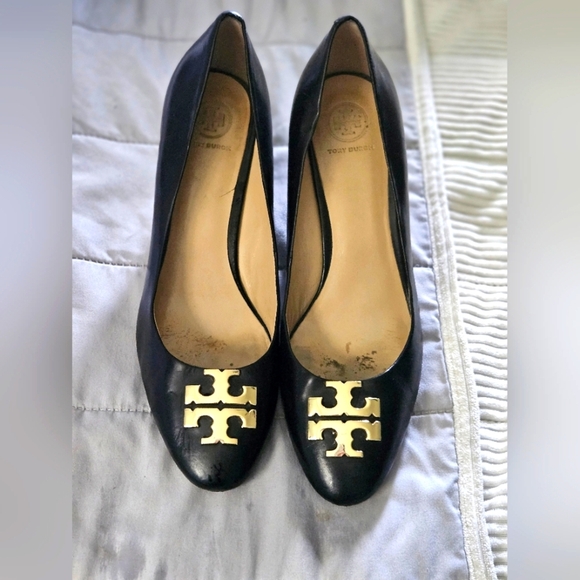 Tory Burch Black Wedge Heels with Signature Gold Logo Size 9.5 - Picture 1 of 8